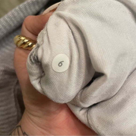 $128 Lululemon Pullover Quarter Zip Gray Long Sleeve - Picture 4 of 6